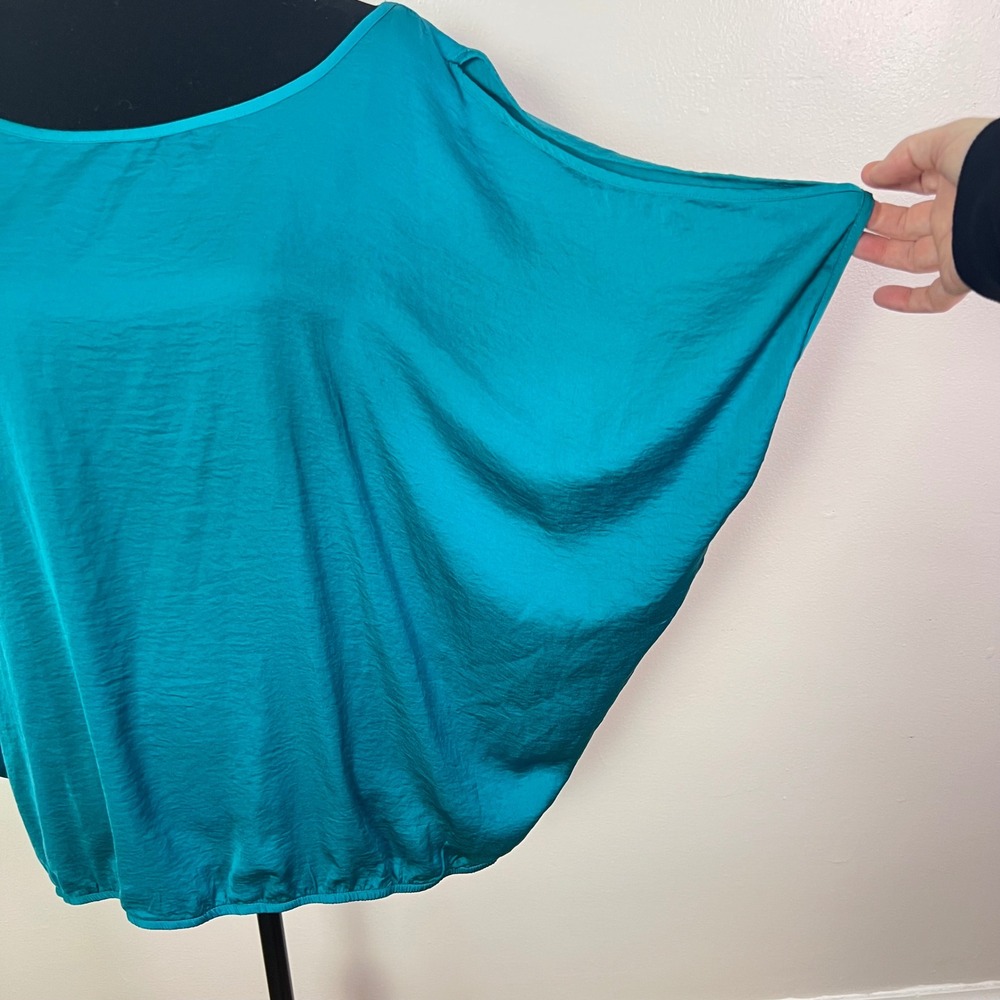 Iz Byer Blouse 2X Teal Blue Hammered Satin Split Dolman Sleeve Bubble Hem Top - Picture 5 of 11
